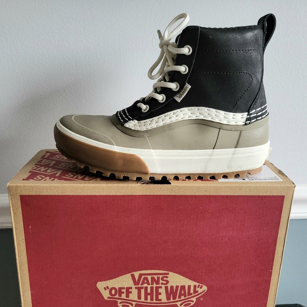 Vans Standard Mid Snow Boot MTE Black/Timberwolf Mens 5.5 Womens 7